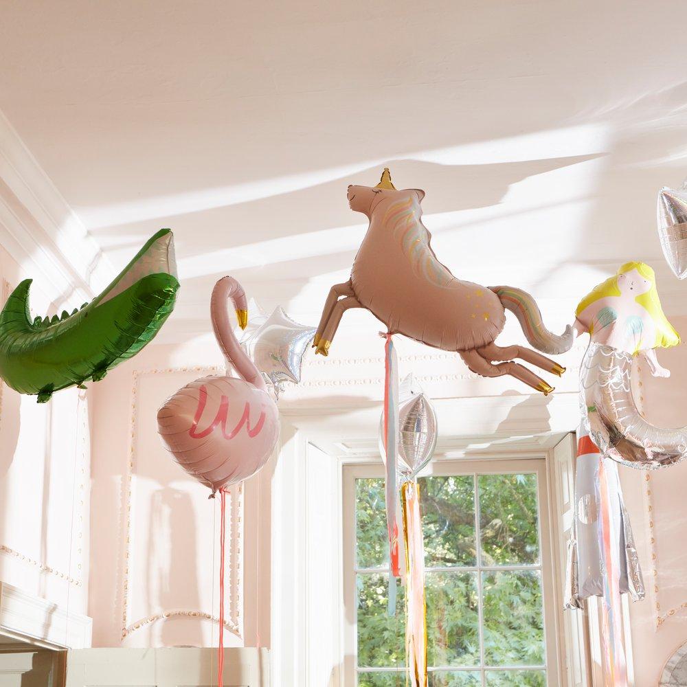 Birthday party animals, get ready to make some noise! Oh So Fancy Party has created this stylish collection animal plates, napkins, and party decorations.