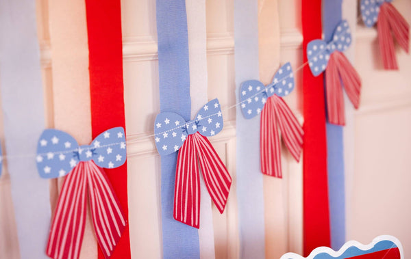 Patriotic Scalloped Bow Paper Plates
