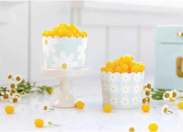 Spring Daisy Baking Cups / Floral Treat Cups / Yellow Pastel Baking Cups / Spring Party Decor / Easter Party / Tea Party / Daisy treat cups